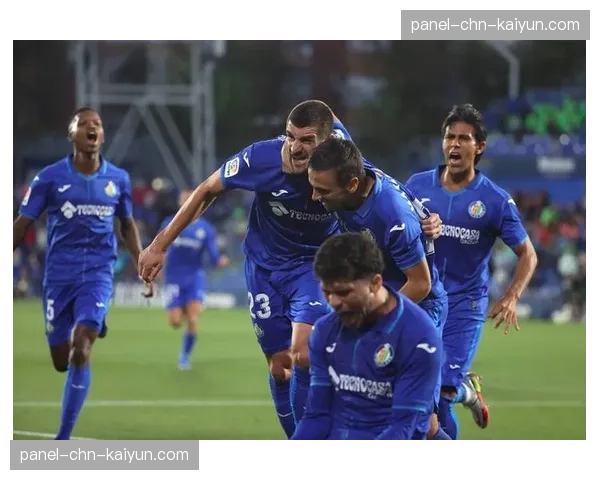 为提升比赛流畅度,西甲下月将测试新规:对“破坏明显进攻机会”的战术犯规出示蓝牌 为提升比赛流畅度,西甲下月将测试新规:对“破坏明显进攻机会”的战术犯规出示蓝牌